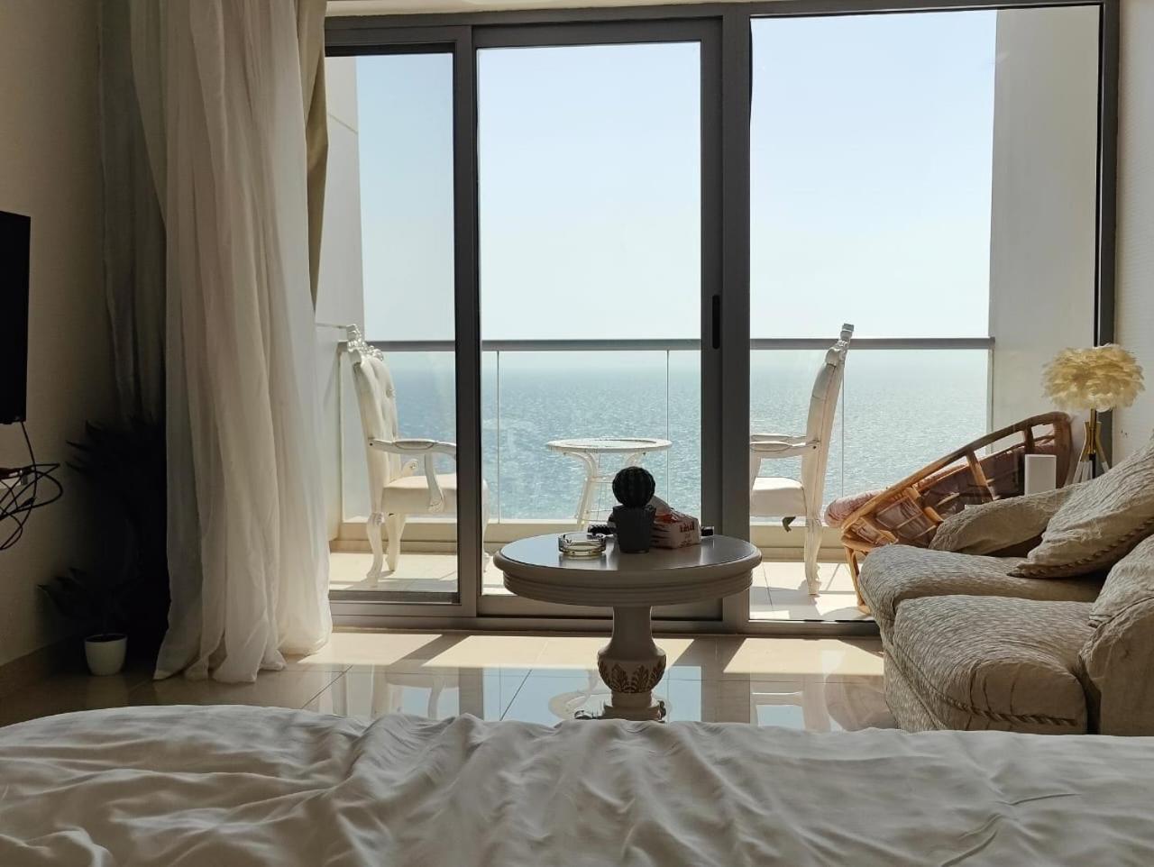 استديو فندقي بإطلالة بحرية فاخرة *